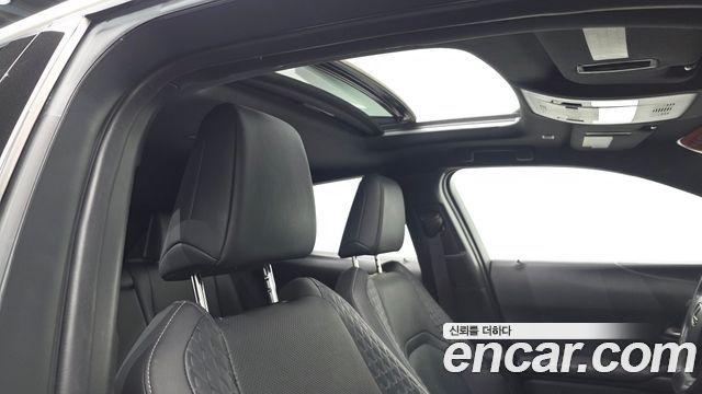 Lexus UX 2019 — photo 22