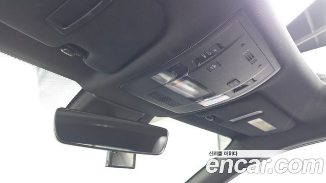 Lexus UX 2019 — photo 23
