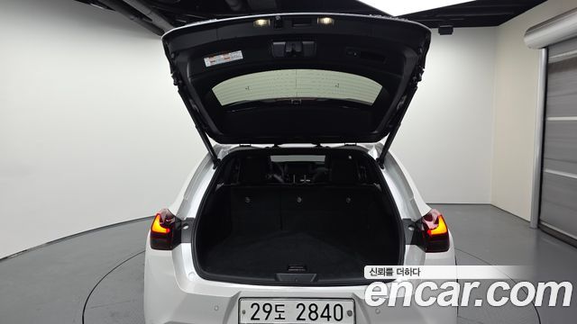 Lexus UX 2019 — photo 26