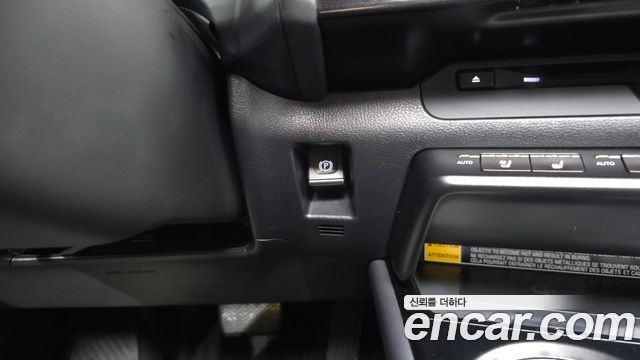Lexus UX 2019 — photo 29