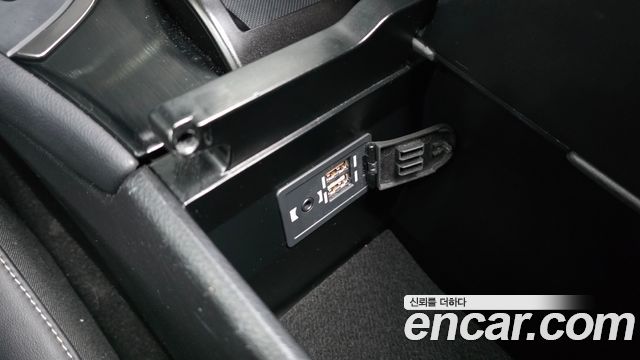 Lexus UX 2019 — photo 30