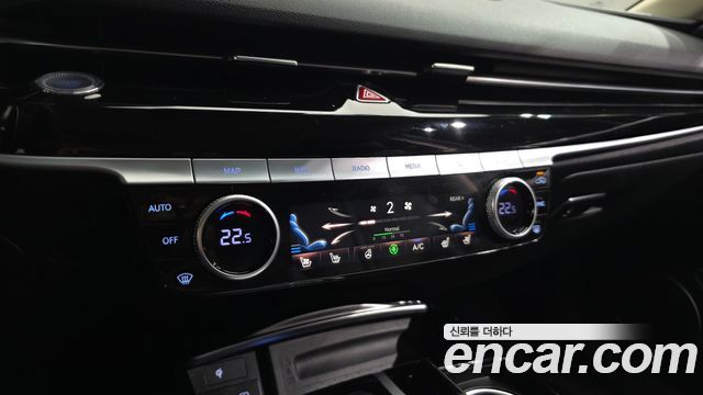Genesis G80 2022 — photo 32