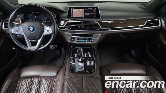 BMW 7-Series 2020 — photo 10