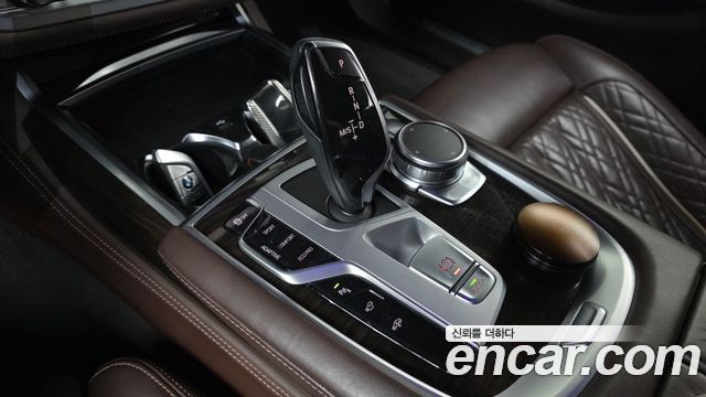 BMW 7-Series 2020 — photo 12