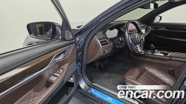 BMW 7-Series 2020 — photo 13