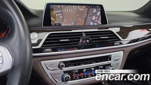 BMW 7-Series 2020 — photo 17
