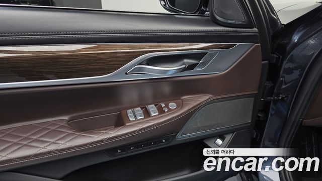 BMW 7-Series 2020 — photo 22