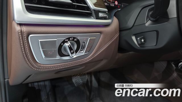 BMW 7-Series 2020 — photo 23