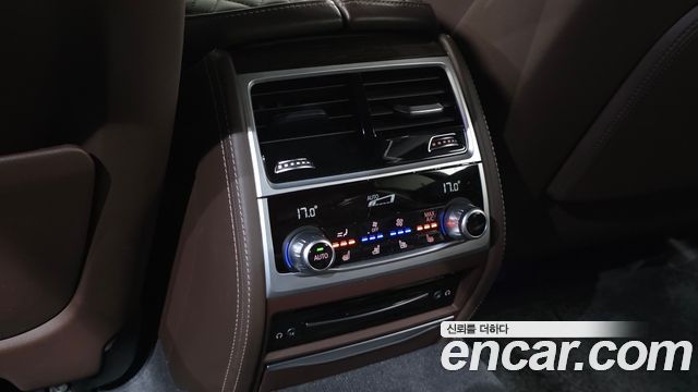 BMW 7-Series 2020 — photo 26