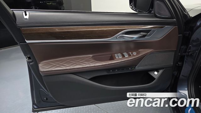 BMW 7-Series 2020 — photo 14