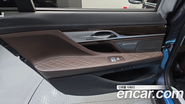 BMW 7-Series 2020 — photo 15