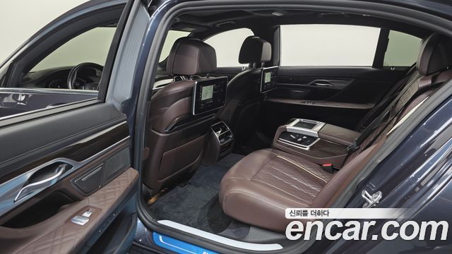 BMW 7-Series 2020 — photo 16