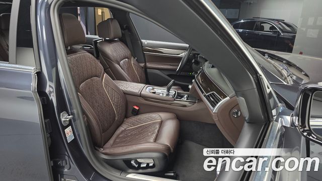 BMW 7-Series 2020 — photo 27