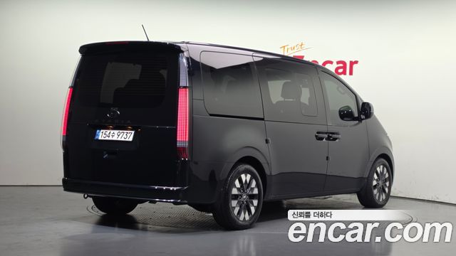 Hyundai Staria 2022 — photo 2