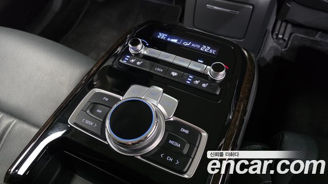 Genesis G90 2020 — photo 24