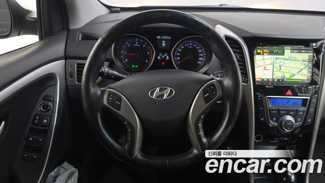Hyundai i30 2016 — photo 18