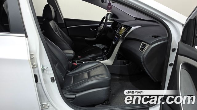 Hyundai i30 2016 — photo 16