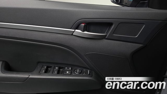 Hyundai AVANTE 2020 — photo 28