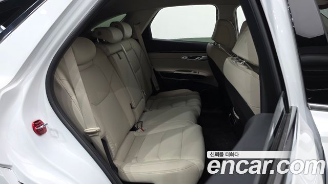 Genesis GV70 2021 — photo 17