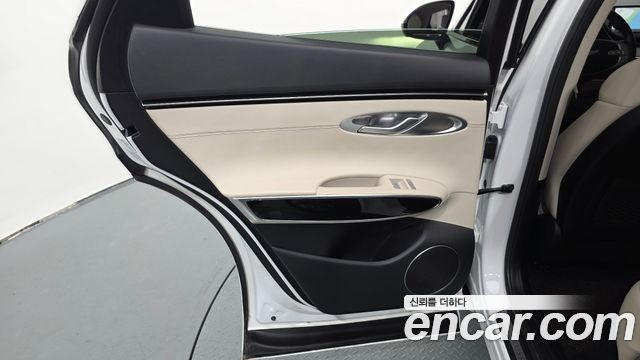 Genesis GV70 2021 — photo 15
