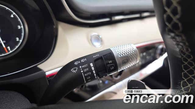 Genesis GV70 2021 — photo 28