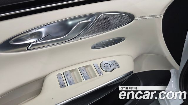 Genesis GV70 2021 — photo 30