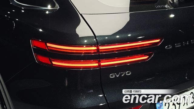 Genesis GV70 2025 — photo 9