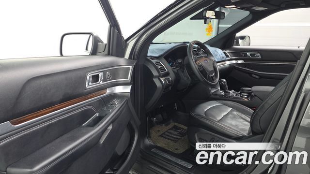 Ford Explorer 2019 — photo 11
