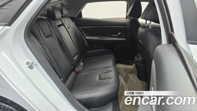 Hyundai AVANTE 2021 — photo 17