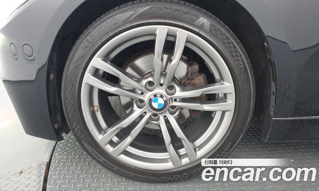 BMW 3-Series 2019 — photo 6