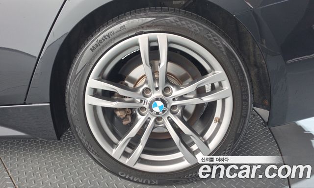 BMW 3-Series 2019 — photo 10