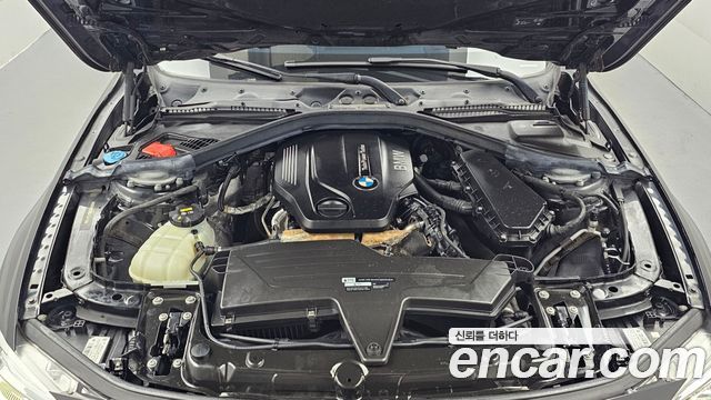 BMW 3-Series 2019 — photo 17