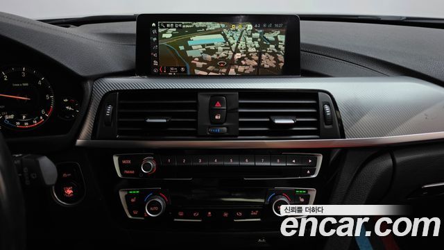 BMW 3-Series 2019 — photo 19