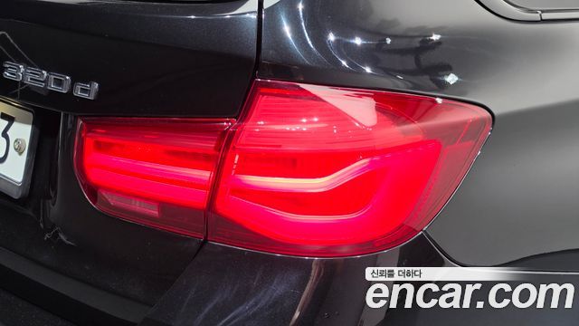 BMW 3-Series 2019 — photo 9