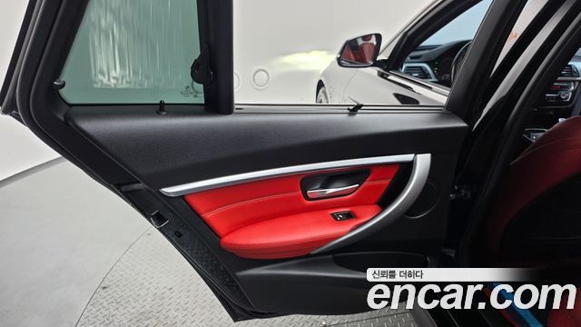 BMW 3-Series 2019 — photo 15