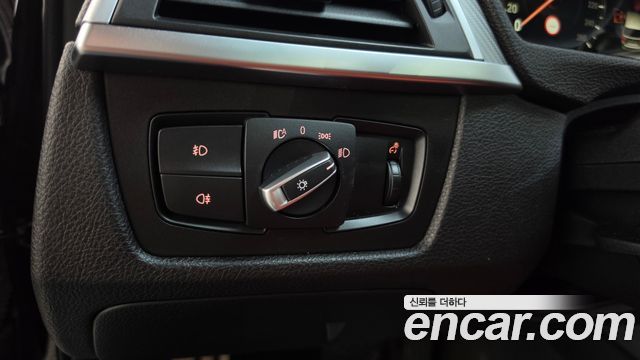 BMW 3-Series 2019 — photo 29