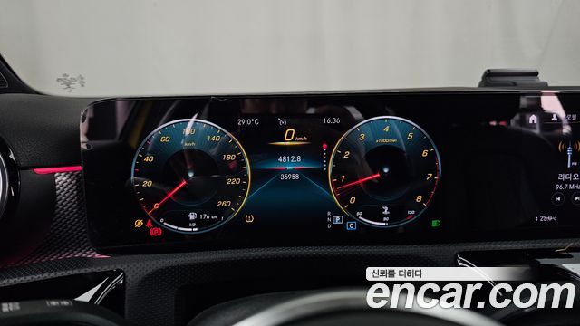Mercedes-Benz A-Class 2021 — photo 11