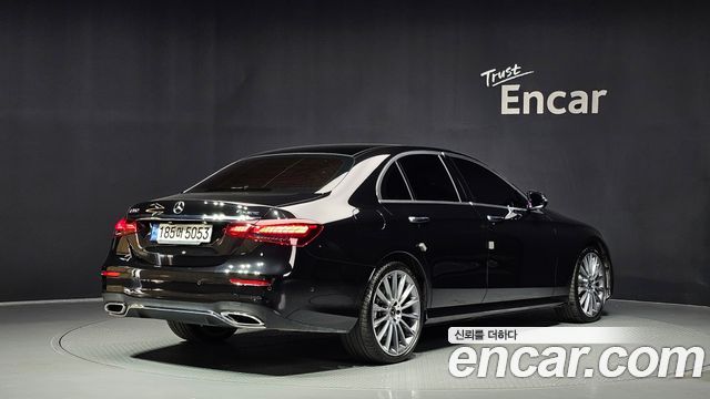 Mercedes-Benz E-Class 2022 — photo 2