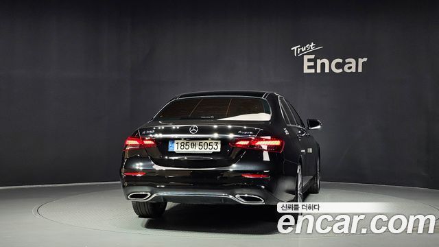 Mercedes-Benz E-Class 2022 — photo 4