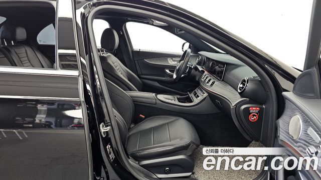 Mercedes-Benz E-Class 2022 — photo 11