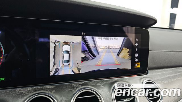 Mercedes-Benz E-Class 2022 — photo 15