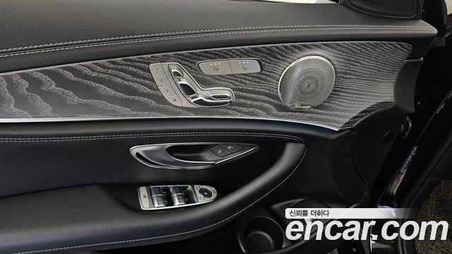 Mercedes-Benz E-Class 2022 — photo 19