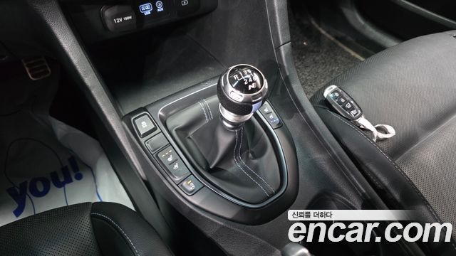 Hyundai Veloster 2019 — photo 12