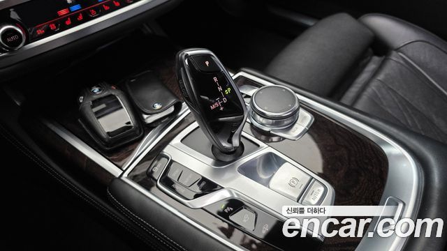 BMW 7-Series 2016 — photo 9