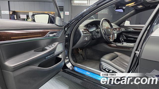 BMW 7-Series 2016 — photo 10