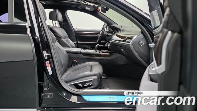 BMW 7-Series 2016 — photo 11