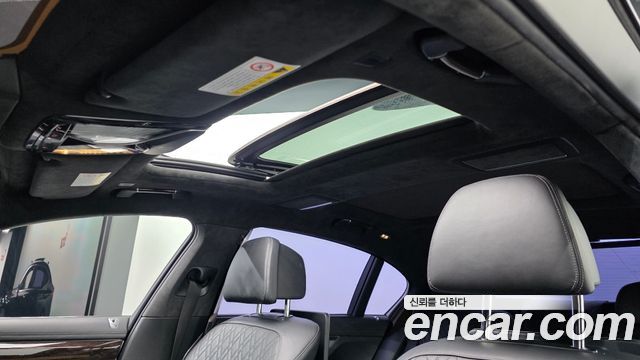 BMW 7-Series 2016 — photo 19