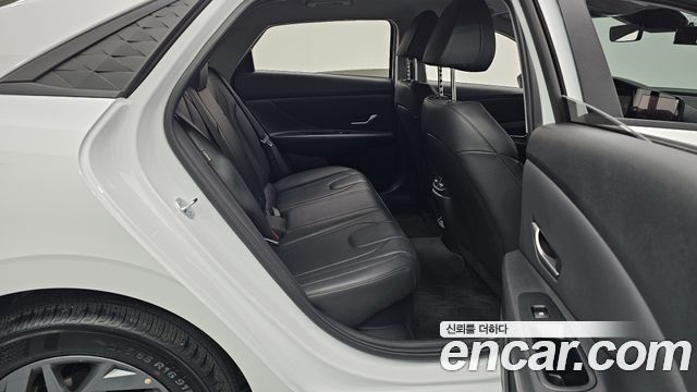 Hyundai AVANTE 2025 — photo 12