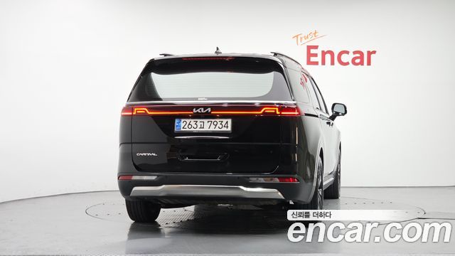 Kia Canival 2023 — photo 4