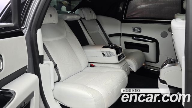 Rolls-Royce Ghost 2019 — photo 12